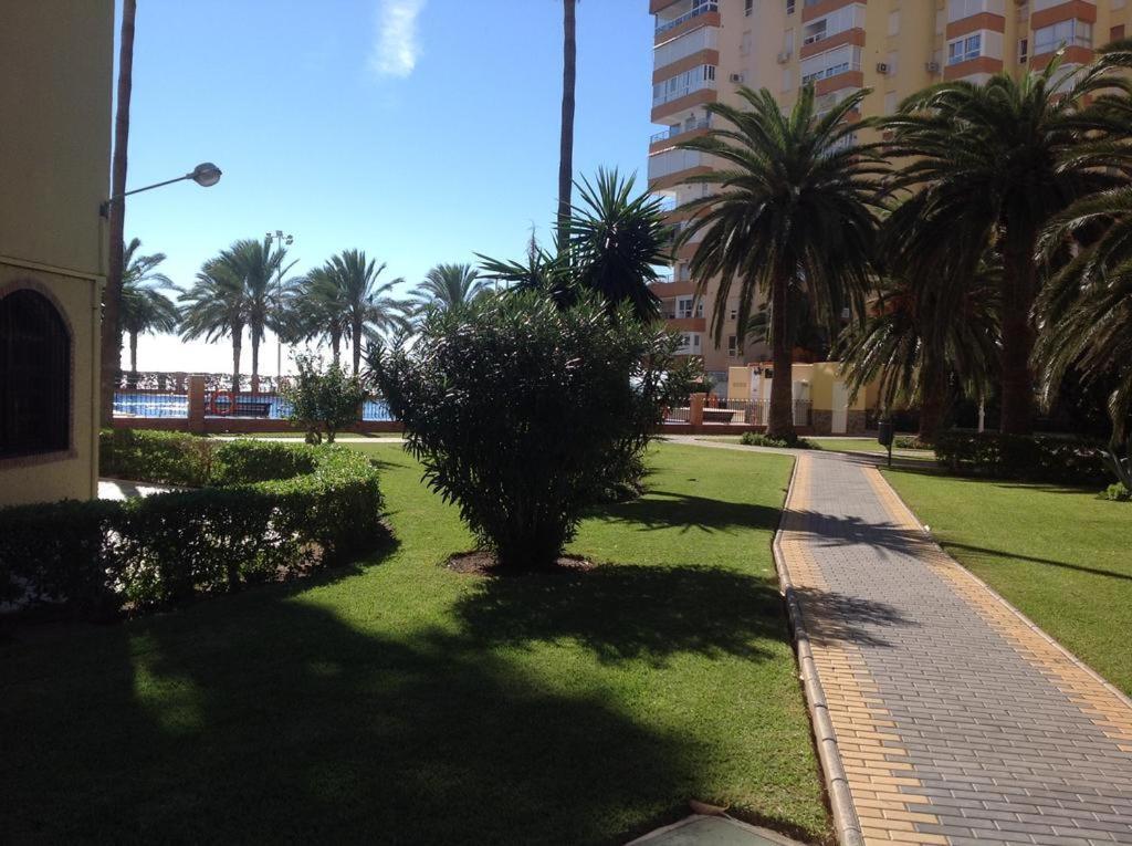 Apartamentos Centro Internacional Algarrobo-Costa Dış mekan fotoğraf